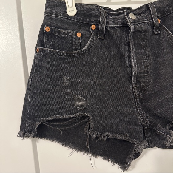Levi’s 501’s Black High- Rise Denim Cutoff Shorts Distressed Hem Size 27 Women’s - Picture 4 of 13